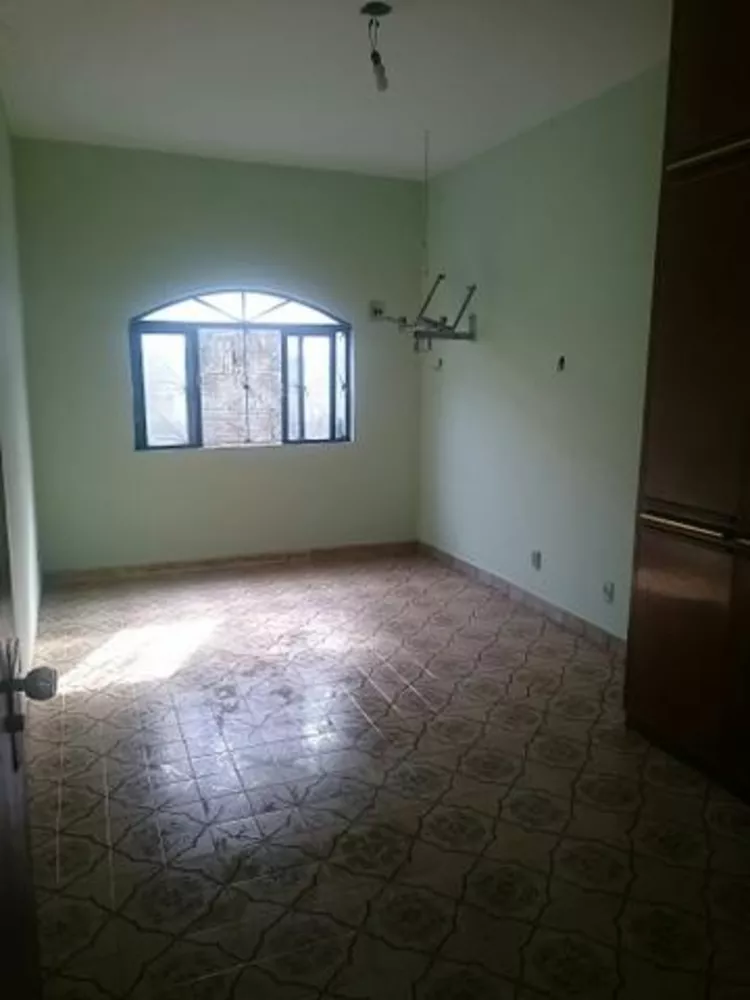 Casa à venda com 2 quartos, 189m² - Foto 2