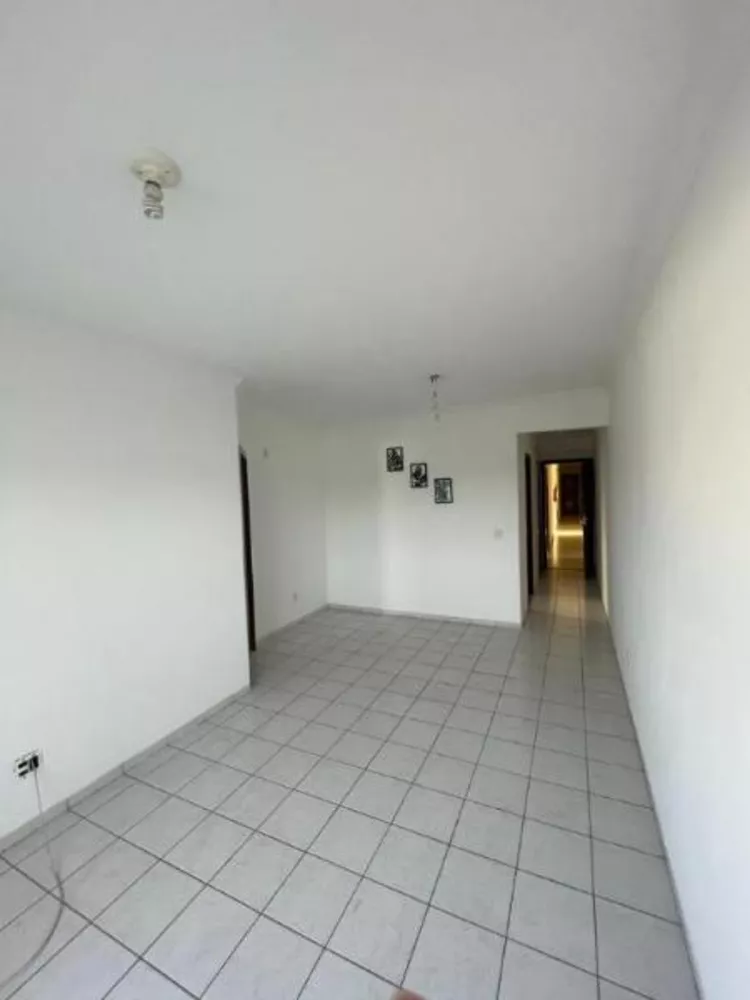 Apartamento à venda com 2 quartos, 70m² - Foto 3