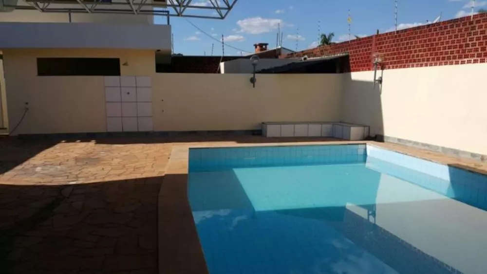 Casa à venda com 8 quartos, 424m² - Foto 2