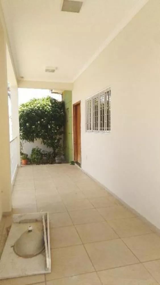 Casa à venda com 1 quarto, 220m² - Foto 4