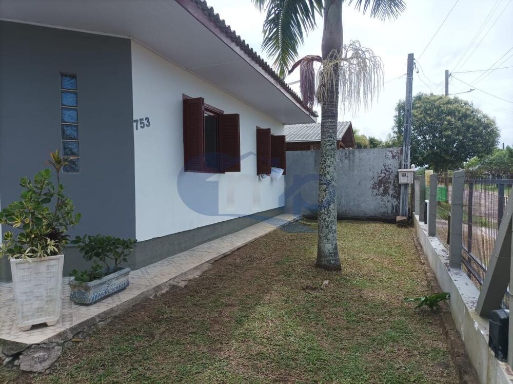 Casa à venda com 2 quartos, 150m² - Foto 1