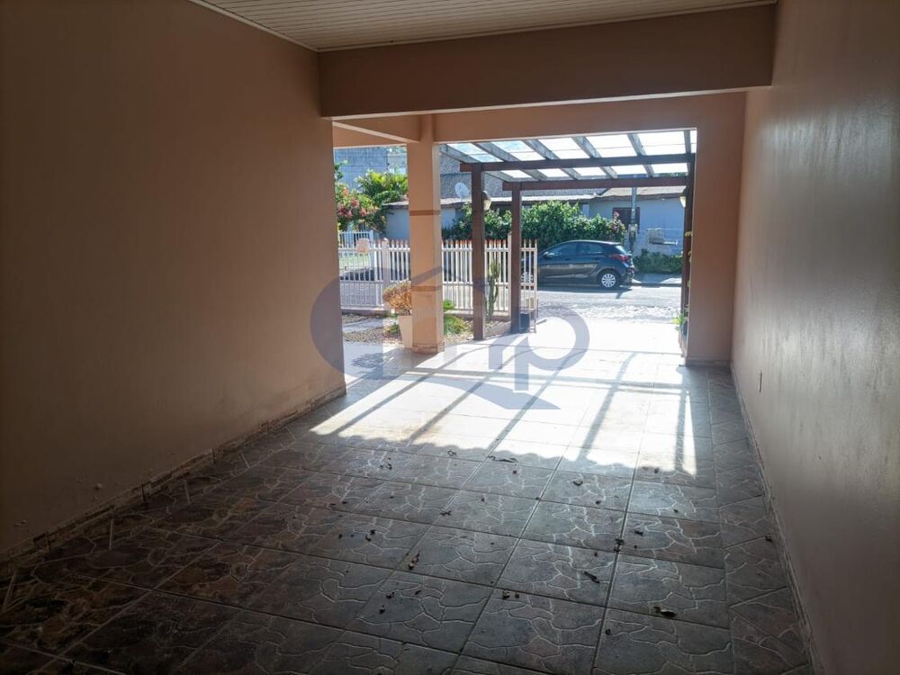 Casa à venda com 3 quartos, 208m² - Foto 3