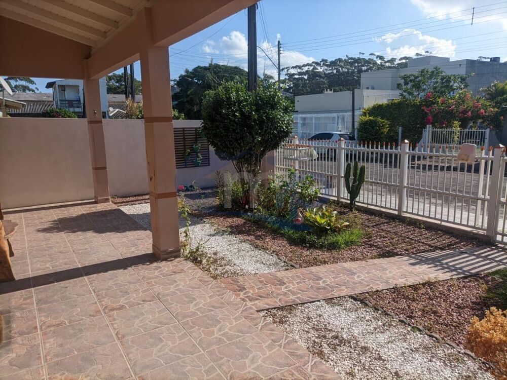 Casa à venda com 3 quartos, 208m² - Foto 2
