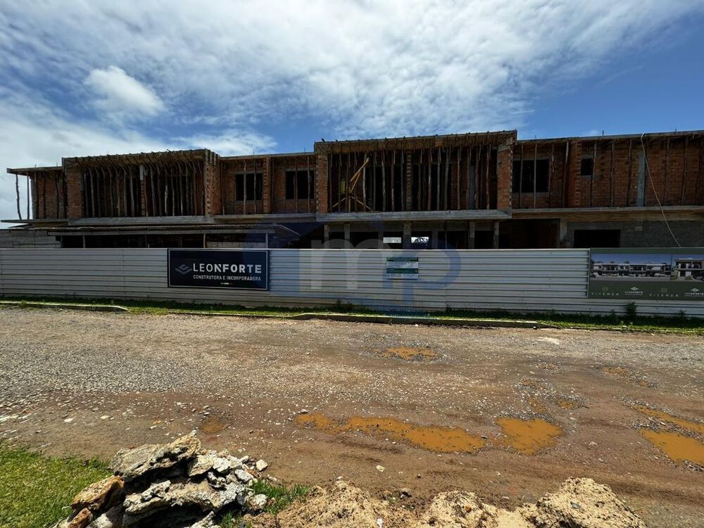 Sobrado à venda com 2 quartos, 99m² - Foto 1