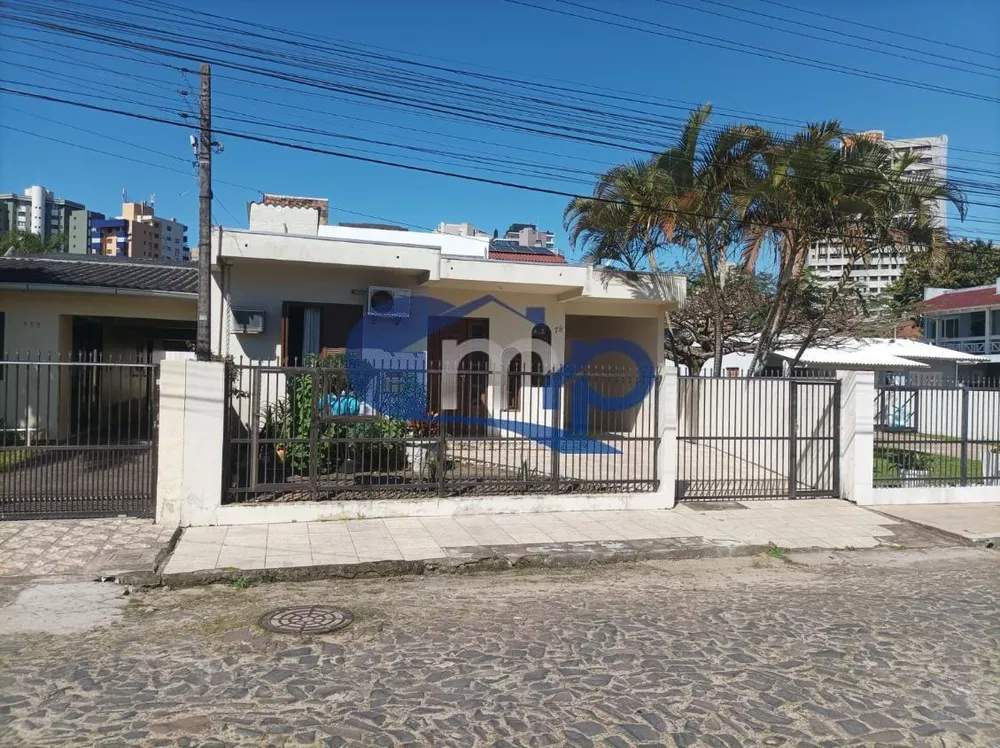 Casa à venda com 5 quartos, 191m² - Foto 2