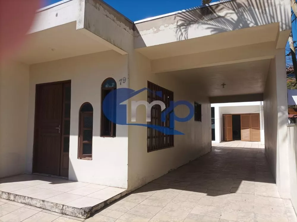 Casa à venda com 5 quartos, 191m² - Foto 4