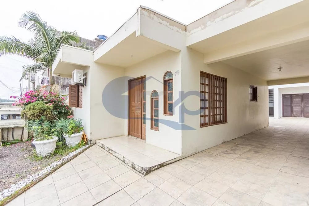 Casa à venda com 5 quartos, 191m² - Foto 1