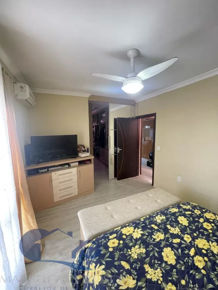 Casa à venda com 4 quartos, 240m² - Foto 3