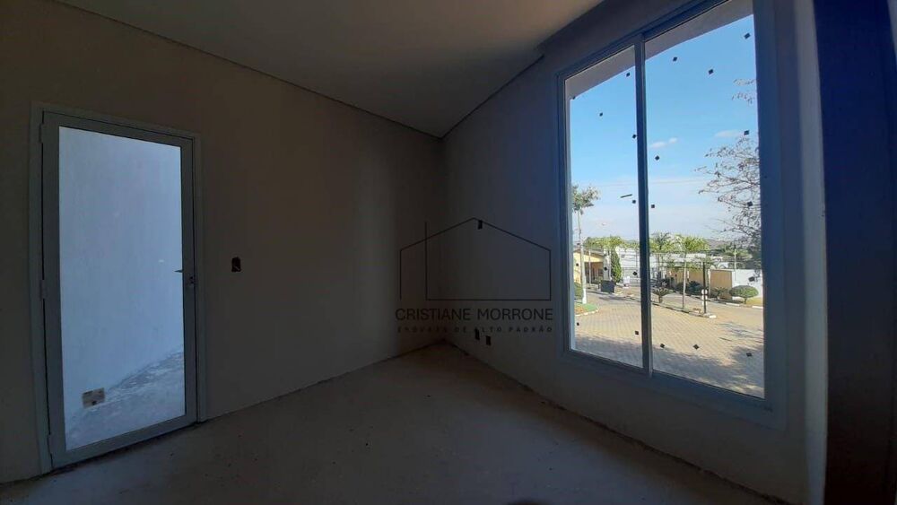 Casa de Condomínio à venda com 4 quartos, 255m² - Foto 1