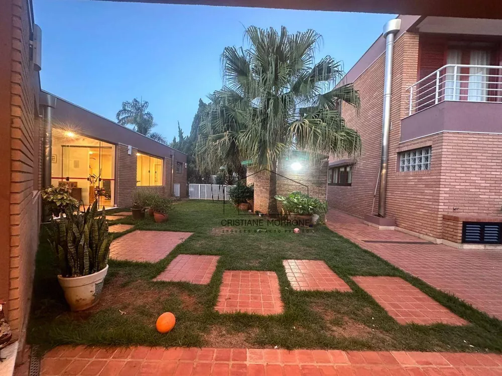 Casa de Condomínio à venda com 4 quartos, 600m² - Foto 2