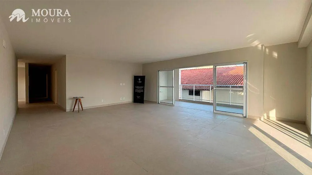 Apartamento, 3 quartos, 221 m² - Foto 2