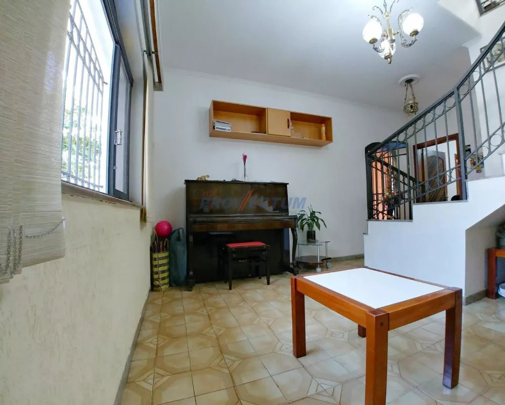 Casa à venda com 3 quartos, 300m² - Foto 2