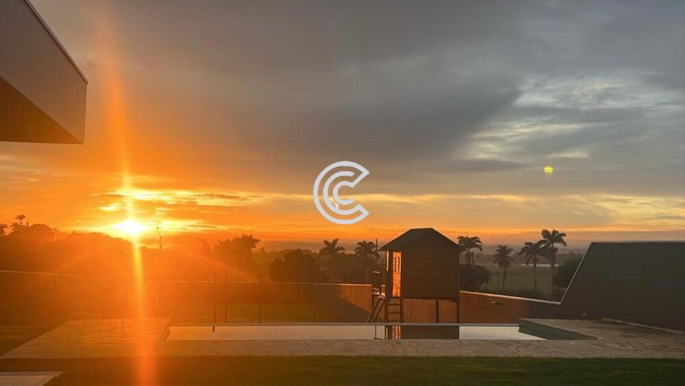 Casa à venda com 4 quartos, 2300m² - Foto 2