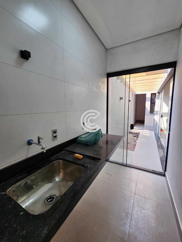 Casa à venda com 3 quartos, 147m² - Foto 2