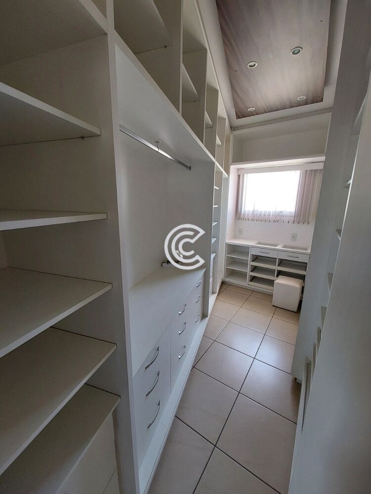 Casa para alugar com 4 quartos, 308m² - Foto 3