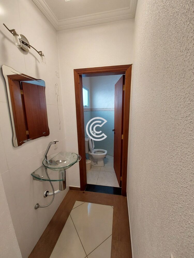 Casa para alugar com 4 quartos, 308m² - Foto 1