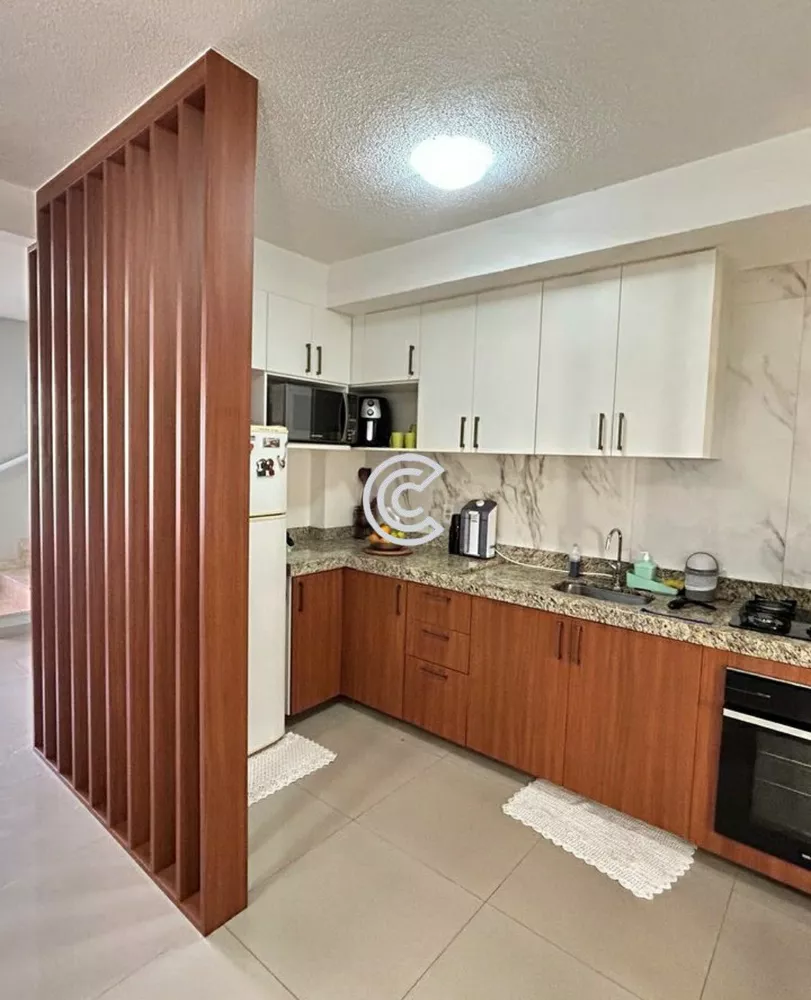 Casa à venda com 2 quartos, 64m² - Foto 2