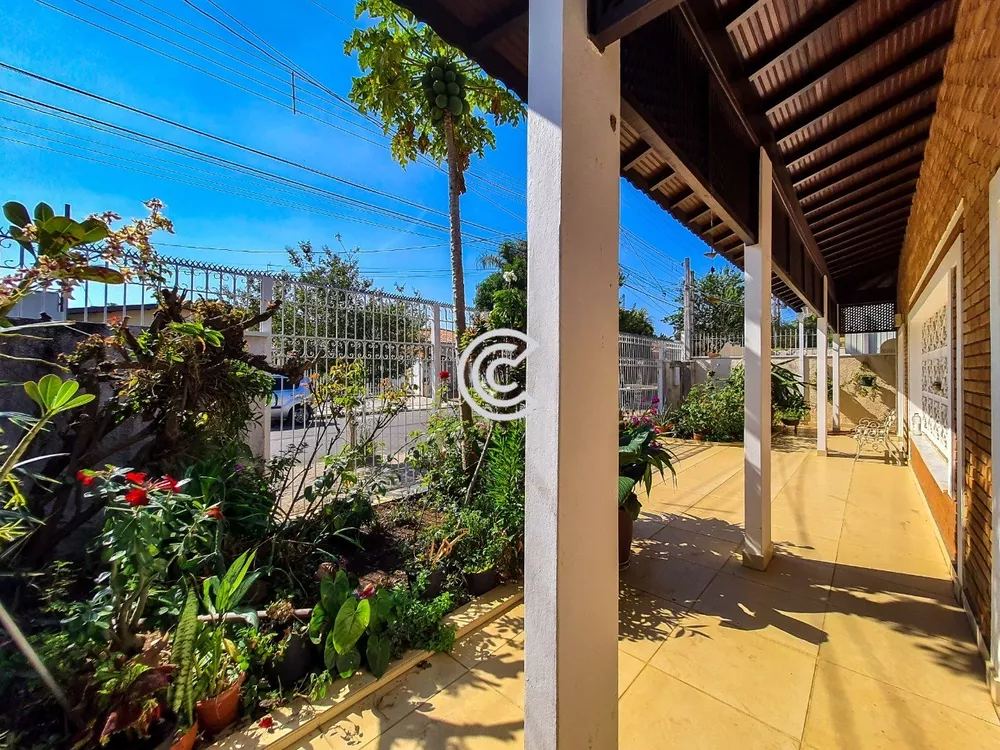 Casa à venda com 4 quartos, 700m² - Foto 1