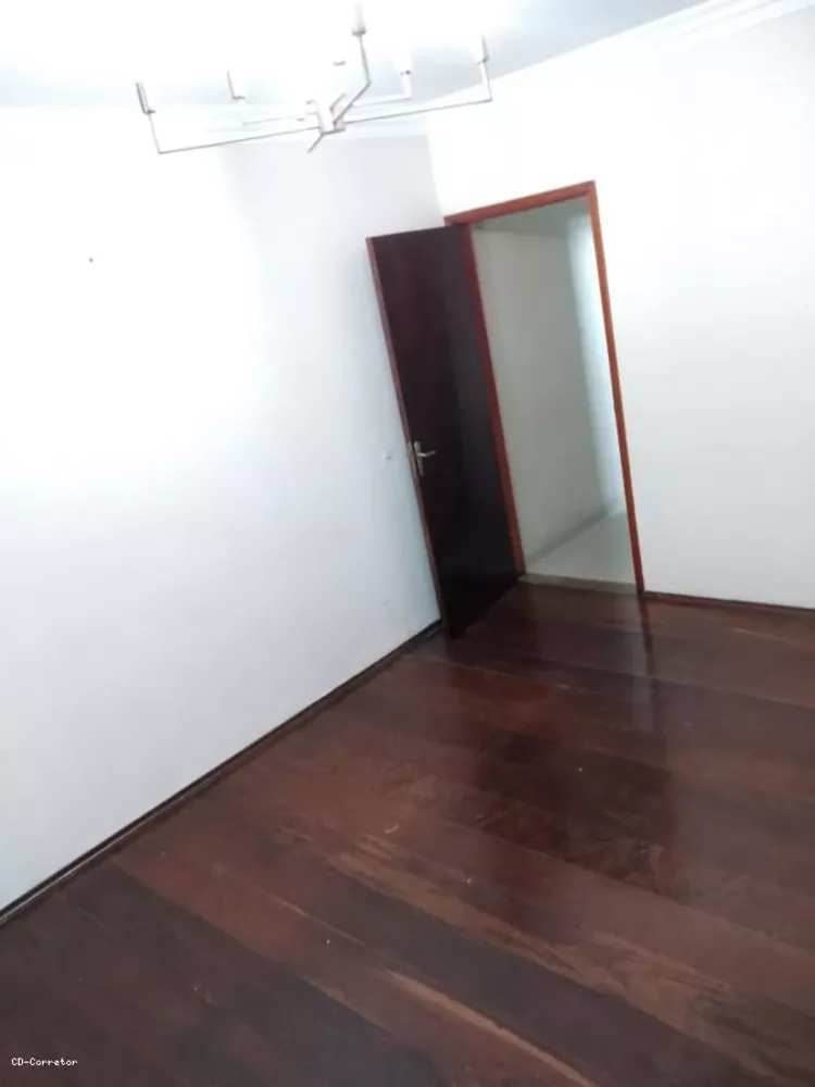 Casa à venda com 2 quartos, 125m² - Foto 1