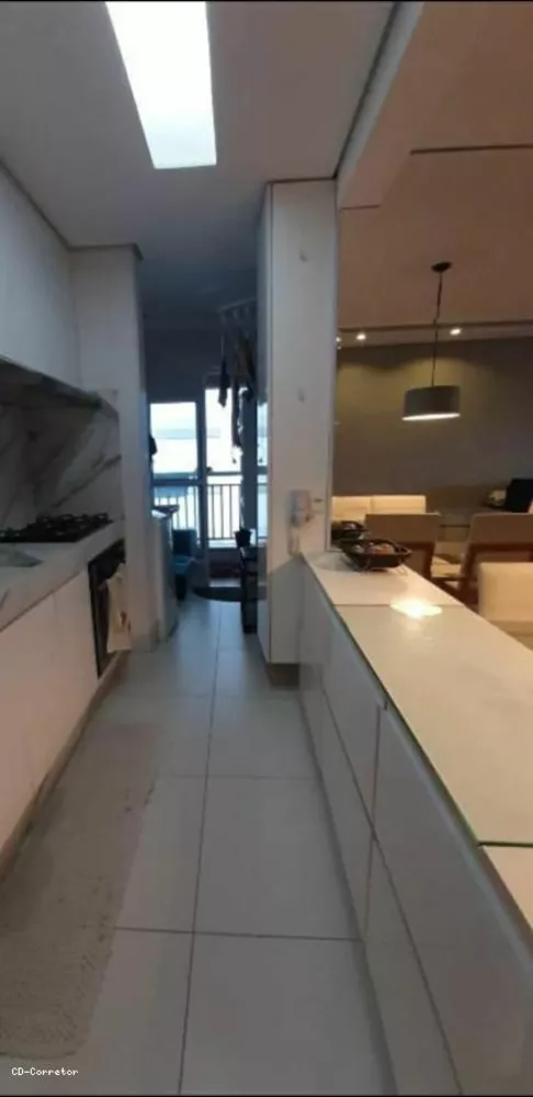 Apartamento à venda com 3 quartos, 94m² - Foto 3