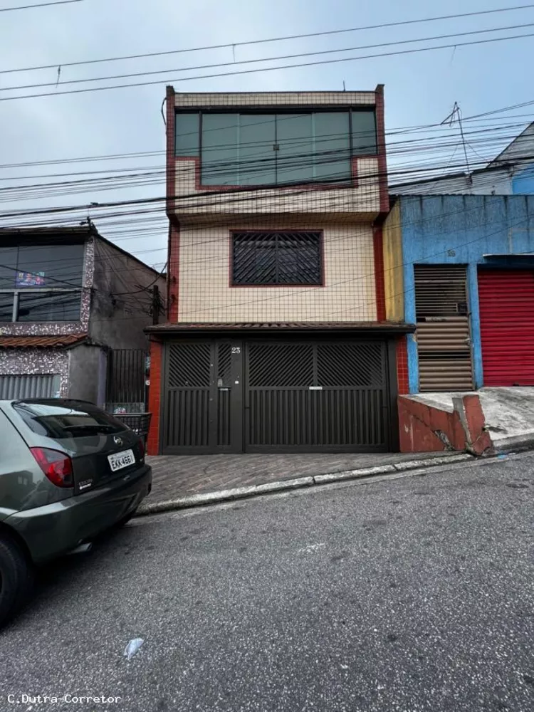 Sobrado à venda com 2 quartos, 215m² - Foto 1