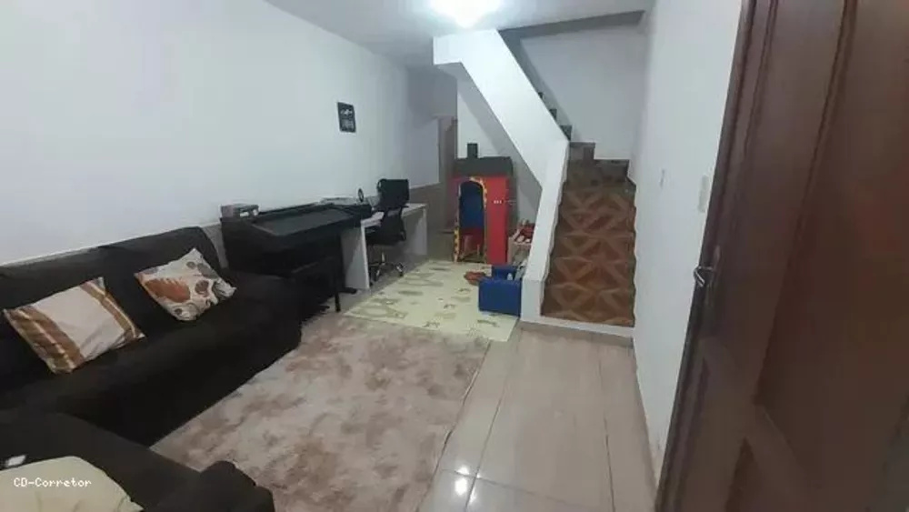 Casa à venda com 2 quartos, 70m² - Foto 3