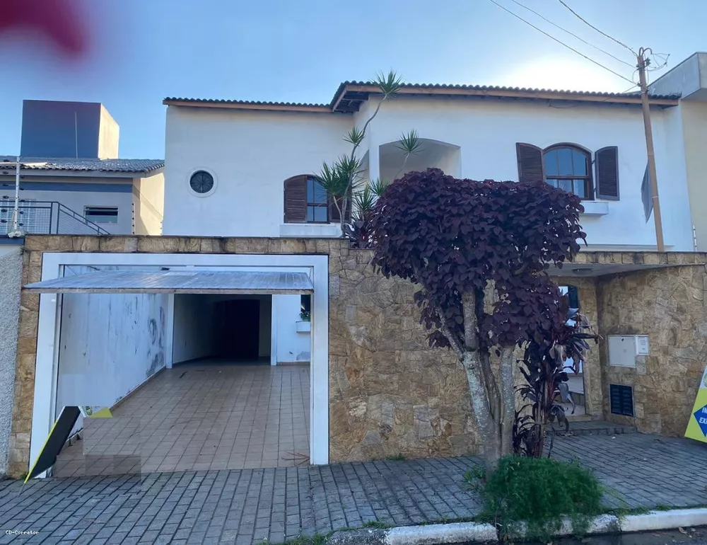 Sobrado à venda com 6 quartos, 300m² - Foto 1