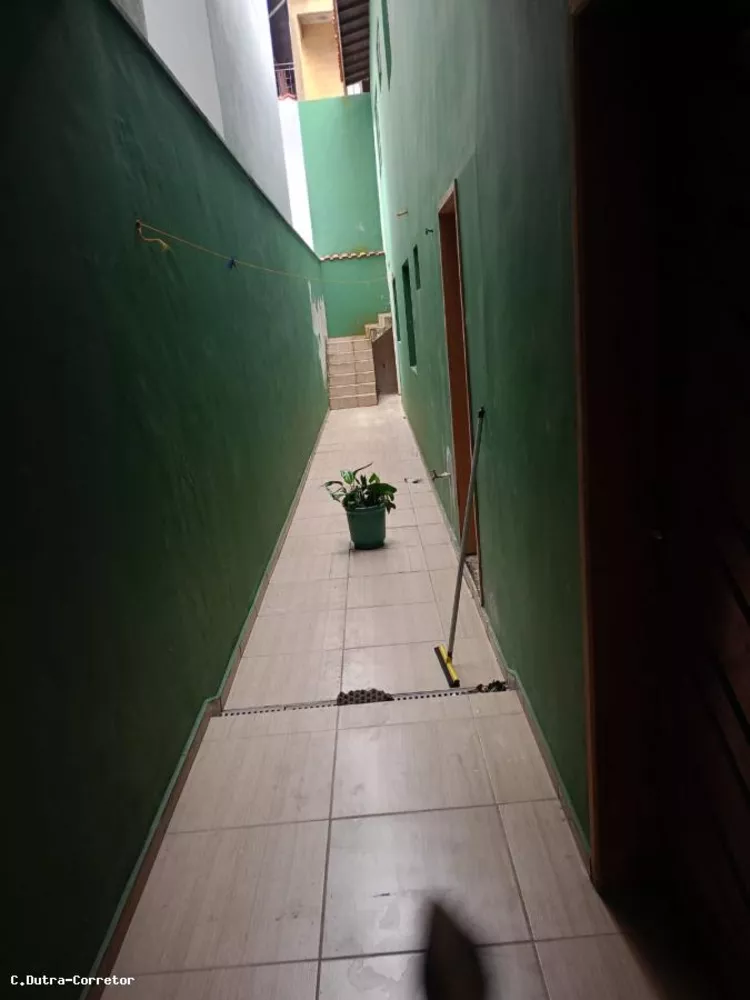 Sobrado à venda com 3 quartos, 200m² - Foto 2