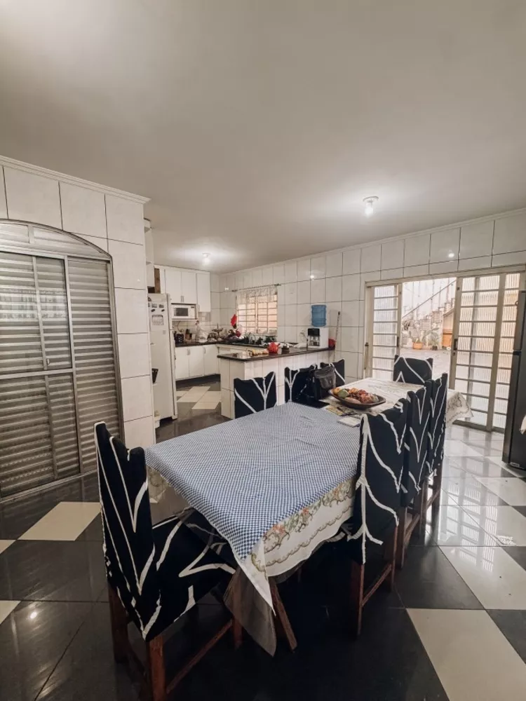 Casa, 5 quartos, 200 m² - Foto 1