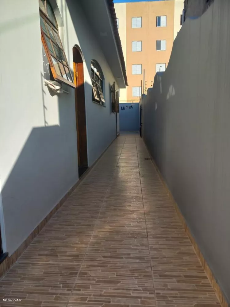 Casa à venda com 3 quartos, 250m² - Foto 4