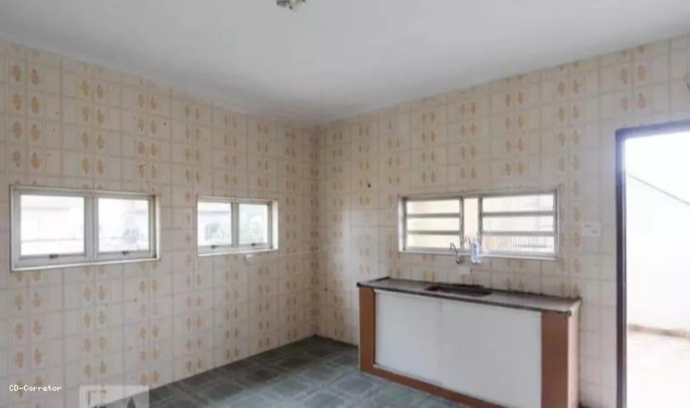 Casa à venda com 6 quartos, 200m² - Foto 8