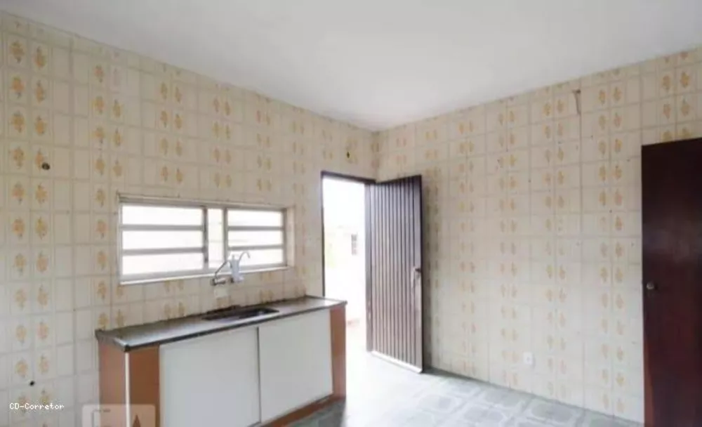 Casa à venda com 6 quartos, 200m² - Foto 6