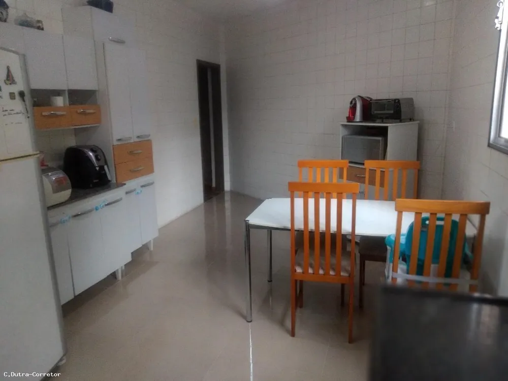 Casa, 3 quartos, 212 m² - Foto 3