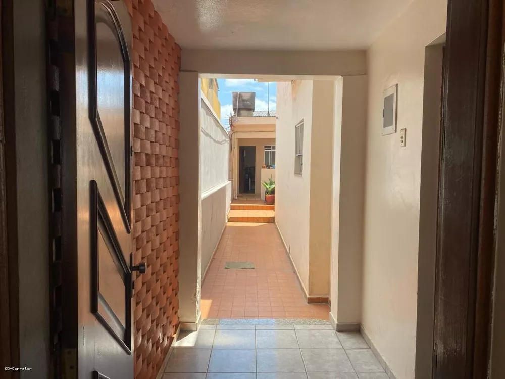 Sobrado à venda com 4 quartos, 225m² - Foto 3