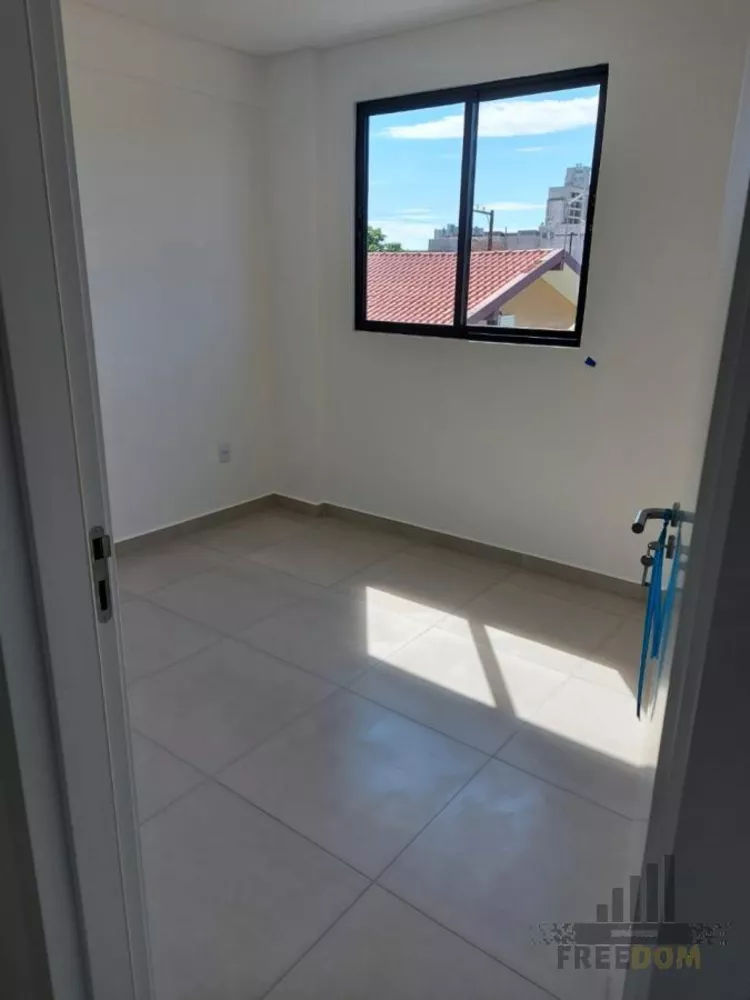 Apartamento à venda com 3 quartos, 99m² - Foto 4