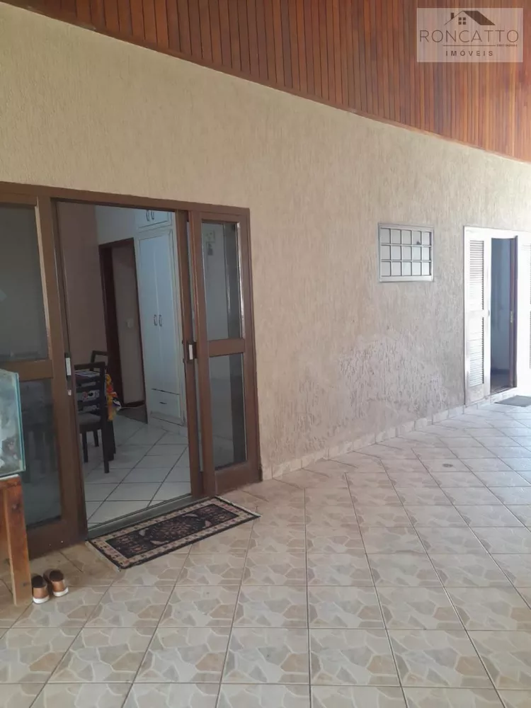 Casa à venda com 2 quartos, 250m² - Foto 1