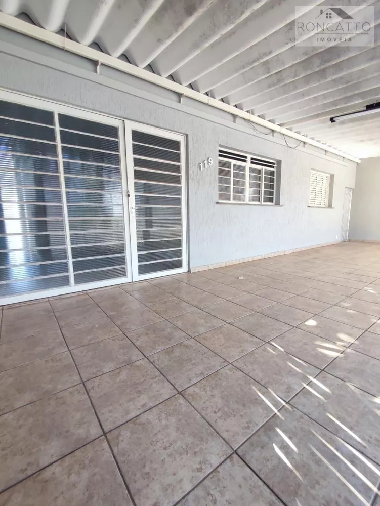 Casa à venda com 3 quartos, 300m² - Foto 1