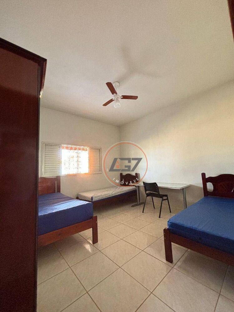 Chácara, 3 quartos, 2500 m² - Foto 1