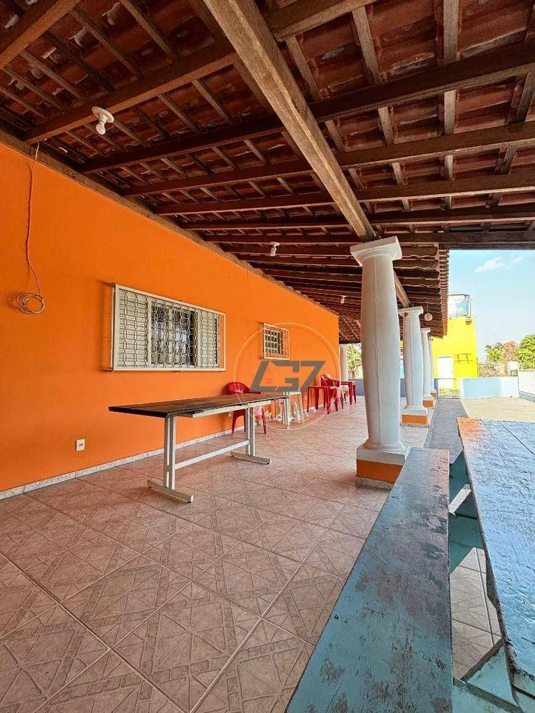 Chácara, 3 quartos, 2500 m² - Foto 1