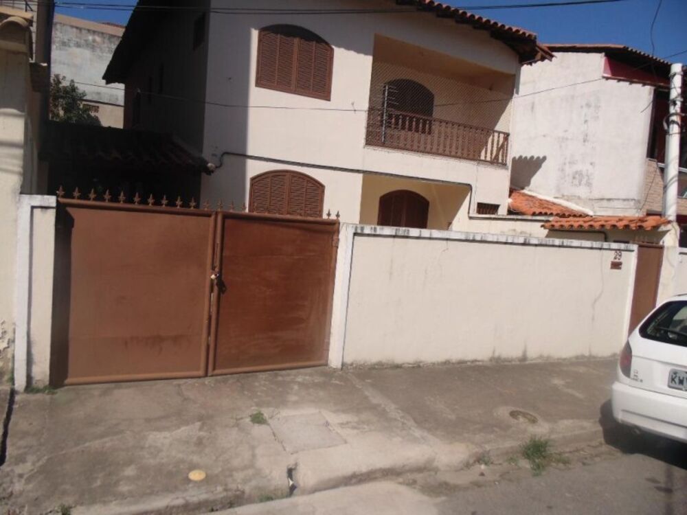 Casa à venda com 4 quartos, 150m² - Foto 1