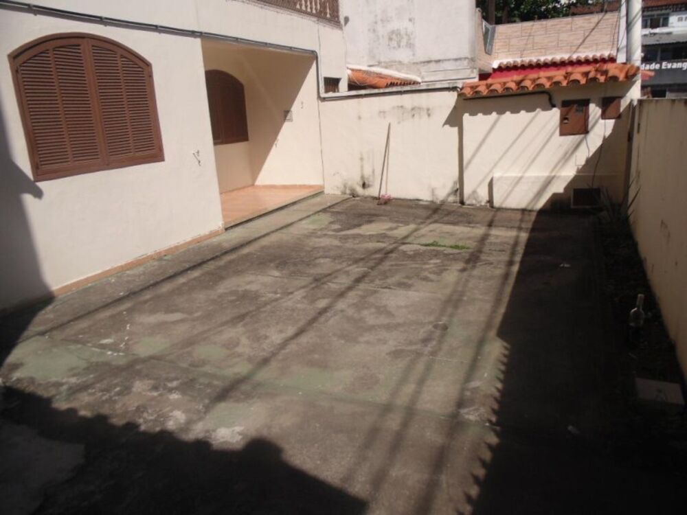 Casa à venda com 4 quartos, 150m² - Foto 2