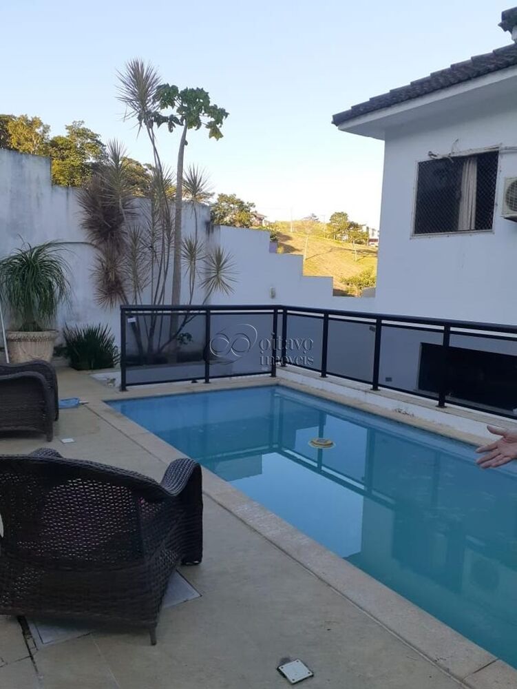 Casa para alugar com 4 quartos, 300m² - Foto 1