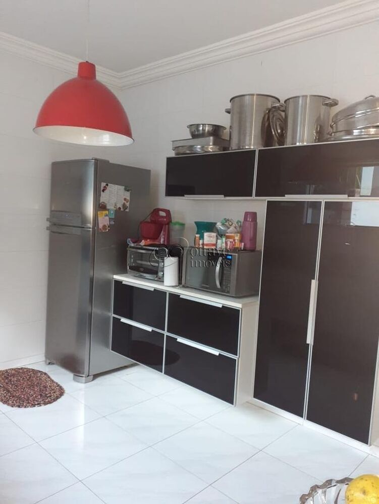 Casa para alugar com 4 quartos, 300m² - Foto 3