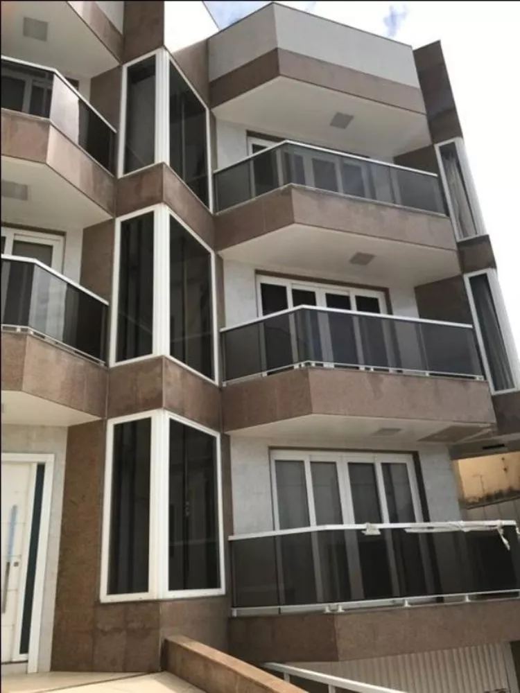 Casa à venda com 6 quartos, 440m² - Foto 1