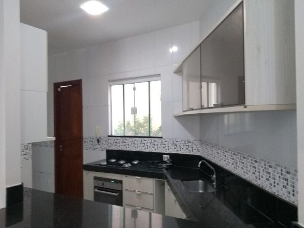 Casa à venda com 3 quartos, 330m² - Foto 4