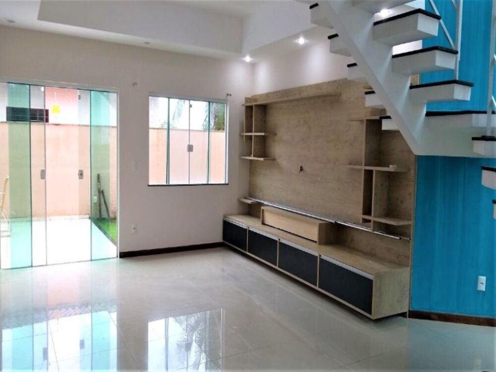 Casa à venda com 3 quartos, 330m² - Foto 1