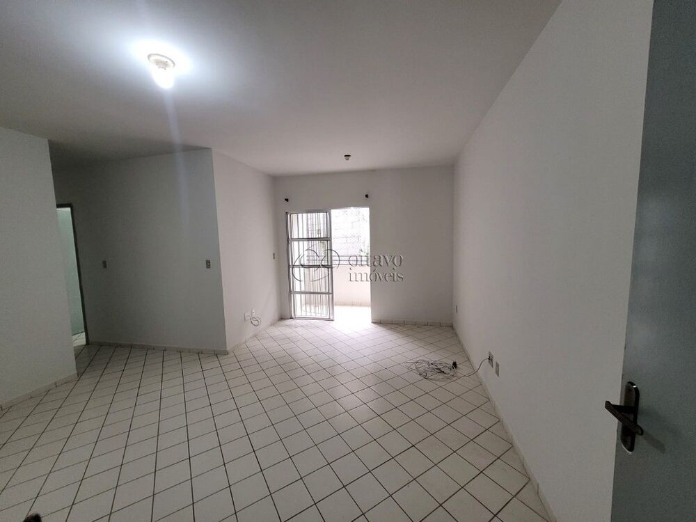 Apartamento à venda com 2 quartos, 68m² - Foto 2