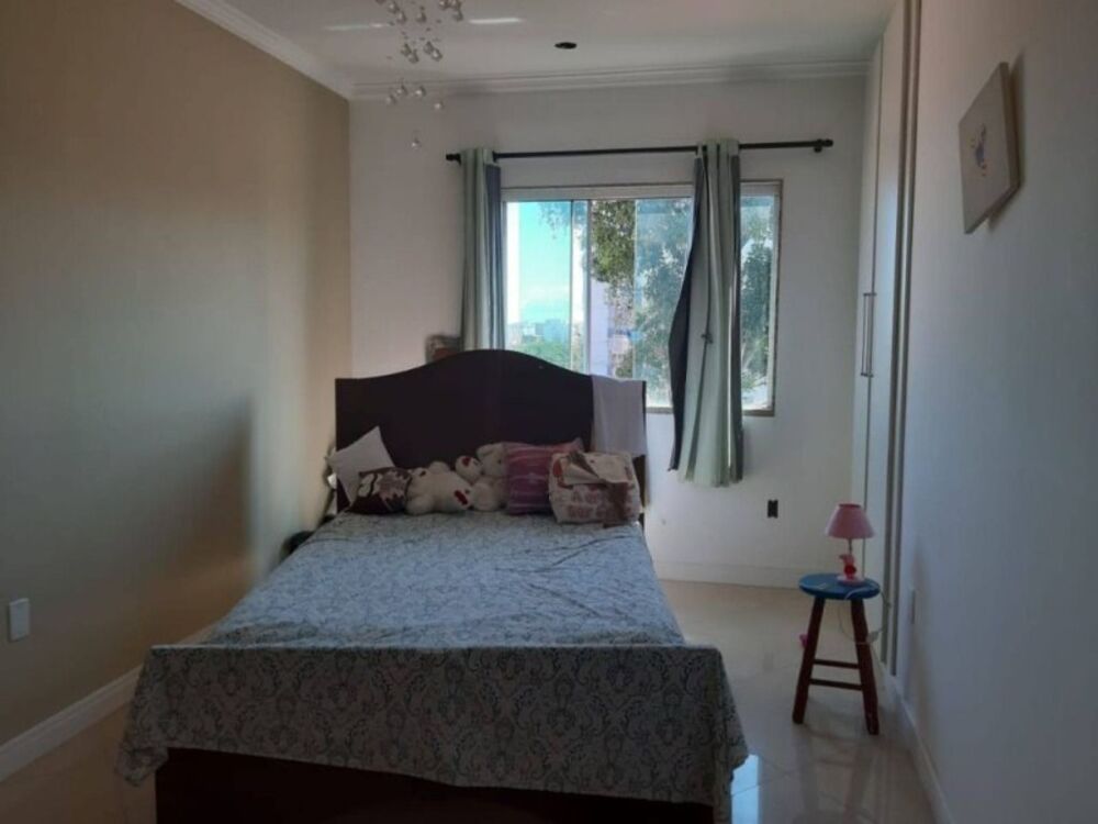 Casa à venda com 4 quartos, 250m² - Foto 5