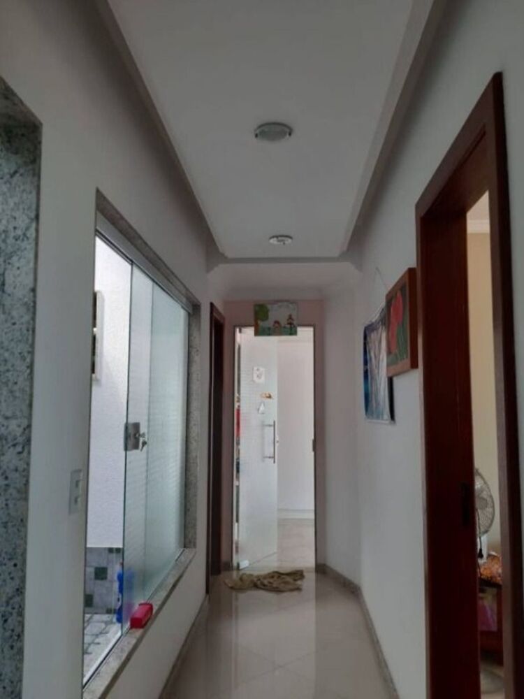 Casa à venda com 4 quartos, 250m² - Foto 3