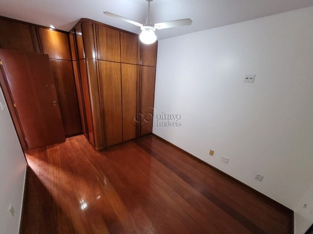 Casa à venda com 5 quartos, 460m² - Foto 2